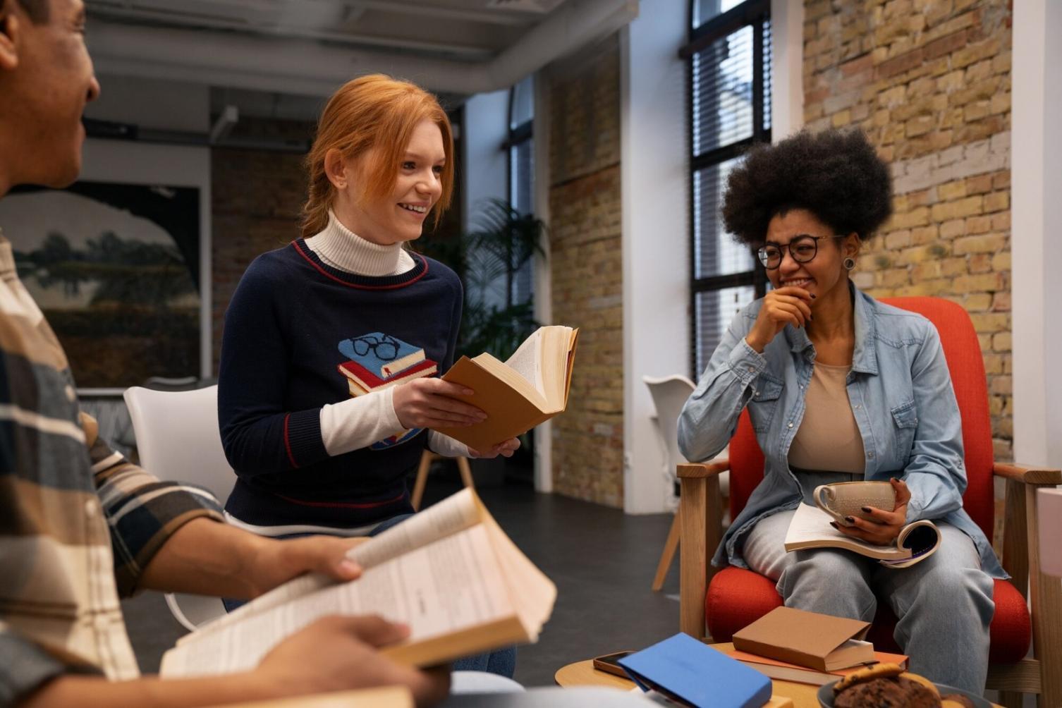 Unternehmer arbeitet an Finanzdokumenten in einem modernen Büro
